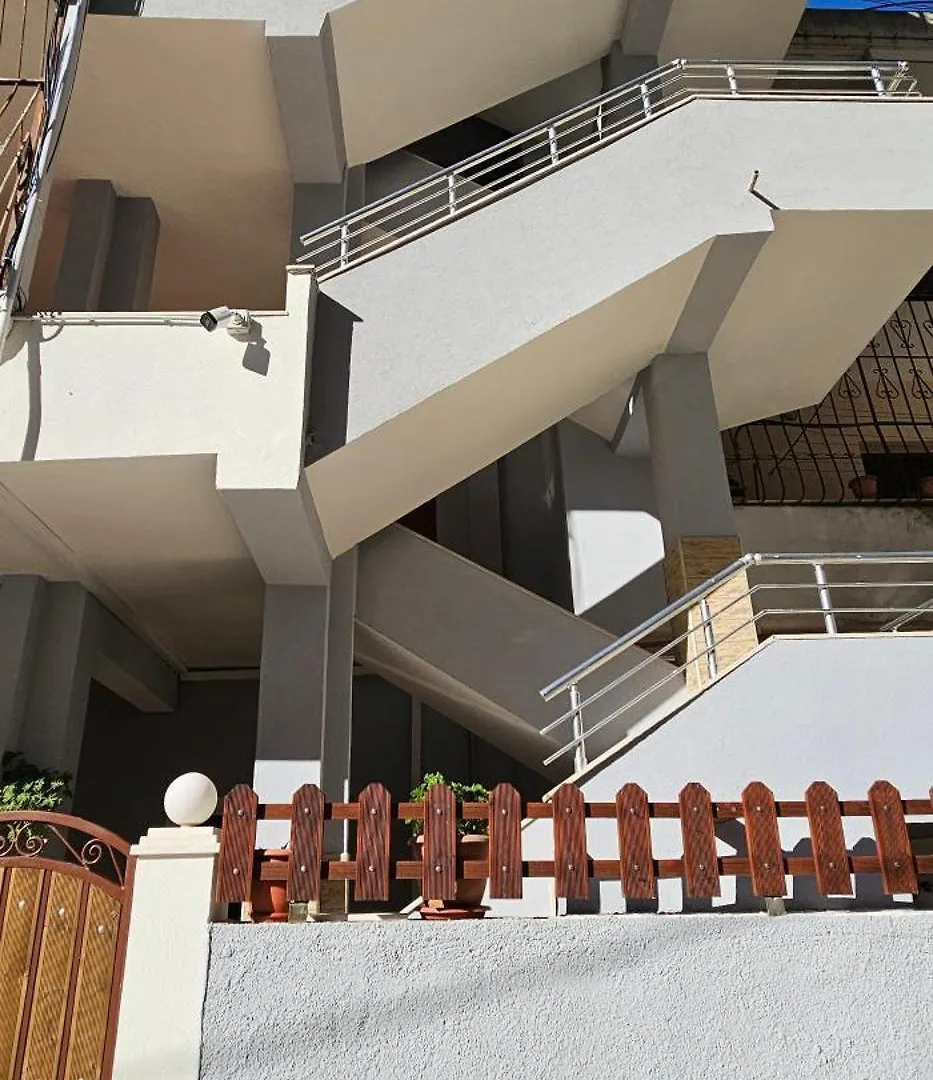 Klara'S 3 Bdr Self-Checkin Lungomare Apartment Vlorë 0*,