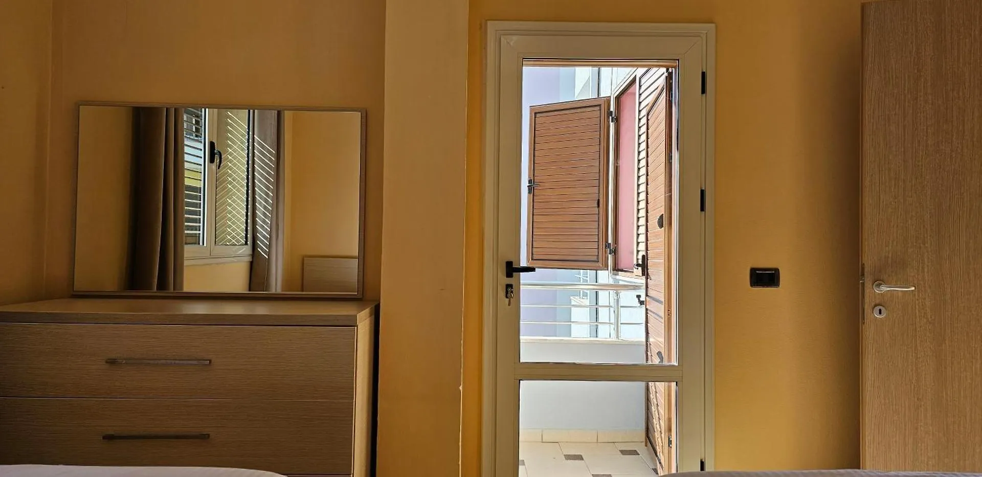 Klara'S 3 Bdr Self-Checkin Lungomare Apartment Vlorë Albania